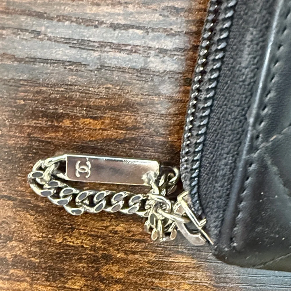 Chanel Black Quilted Zip Wallet w/COA & intact holo - Picture 4 of 16